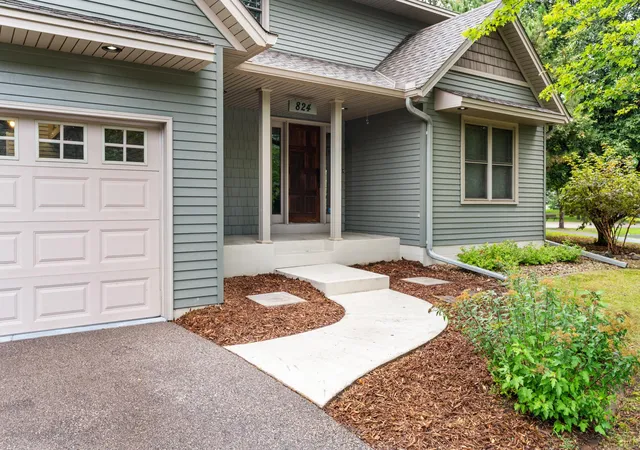 Photo 2 of Single family home for sale at 824 Springhill Dr, Burnsville, MN 55306 | MLS# 7122619 | Listing updated on 2026-08-29