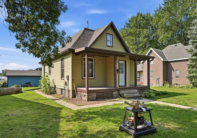 Photo 1 of Single family home for sale at 1009 Campbell Ave Nw, Willmar, MN 56201 | MLS# 7122625 | Listing updated on 2026-08-29