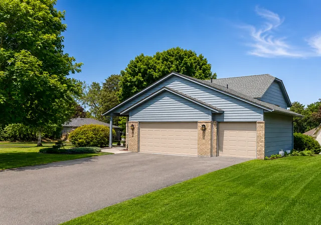Photo 4 of Single family home for sale at 940 Douglas Ct, Anoka, MN 55303 | MLS# 7122654 | Listing updated on 2026-09-04