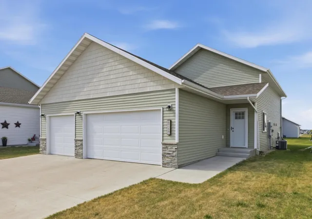 1st image of 6717 71st Ave S, Horace, ND 58047 | MLS# 7122656