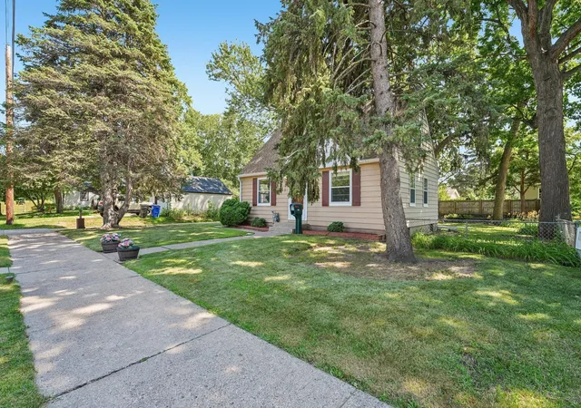 Photo 1 of Sale Pending at 1840 Taylor Ave, Saint Paul, MN 55104 | MLS# 7122657 | Listing updated on 2026-09-08