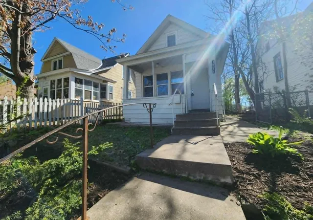 Photo 1 of Single family home for sale at 1274 Edgerton St, Saint Paul, MN 55130 | MLS# 7122665 | Listing updated on 2026-08-27