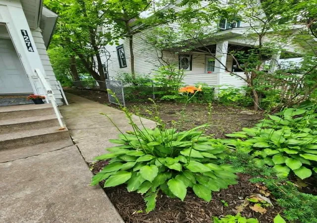 Photo 2 of Single family home for sale at 1274 Edgerton St, Saint Paul, MN 55130 | MLS# 7122665 | Listing updated on 2026-08-27