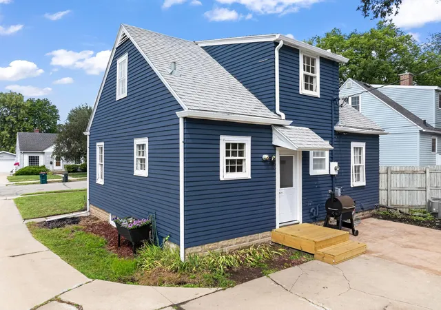 Photo 2 of Sale Pending at 1202 12th Avenue Ne, Rochester, MN 55906 | MLS# 7122669 | Listing updated on 2026-08-19