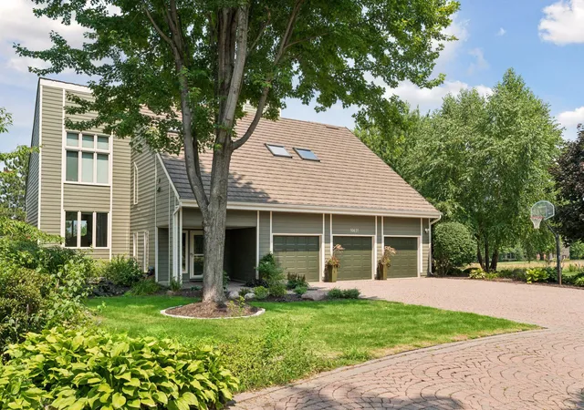 1st image of 10631 Niblick Ln, Eden Prairie, MN 55347 | MLS# 7122675