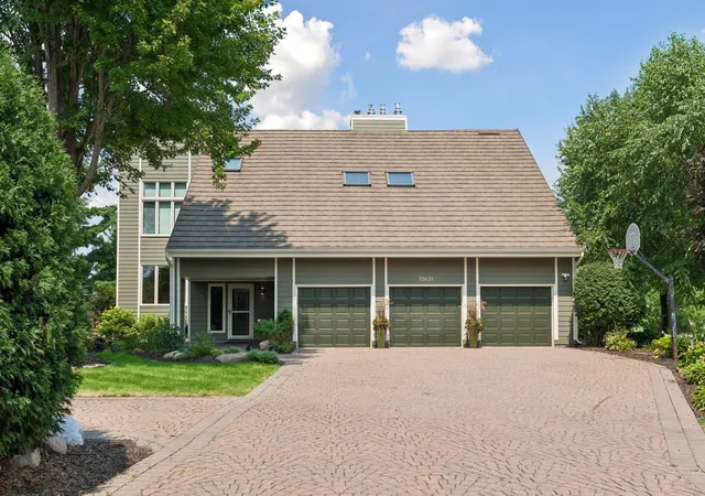 2nd image of 10631 Niblick Ln, Eden Prairie, MN 55347 | MLS# 7122675