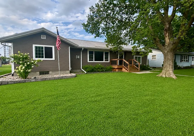 Photo 1 of Single family home for sale at 305 E 12th Street, Redwood Falls, MN 56283 | MLS# 7122684 | Listing updated on 2026-08-12