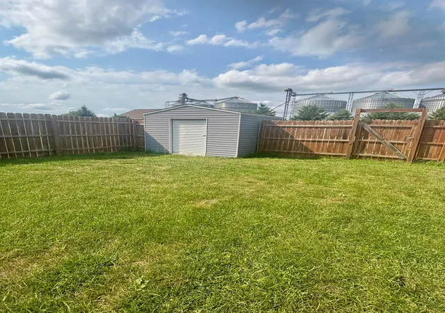Photo 4 of Single family home for sale at 305 E 12th Street, Redwood Falls, MN 56283 | MLS# 7122684 | Listing updated on 2026-10-22