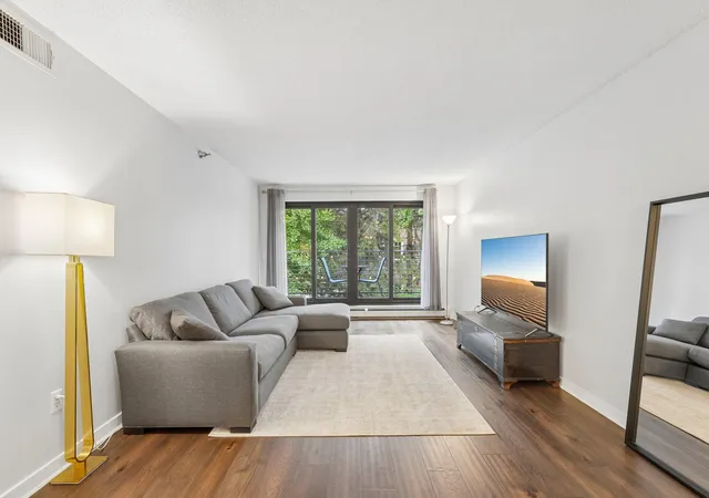 2nd image of 52 Groveland Ter #A412, Minneapolis, MN 55403 | MLS# 7122688