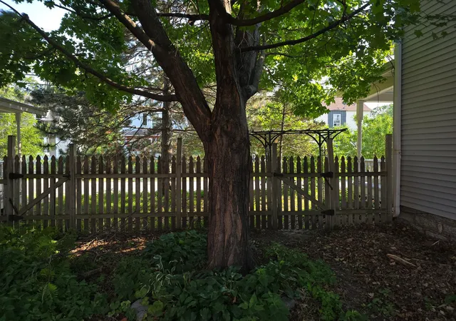 Photo 3 of Sale Pending at 806 E 36th Street, Minneapolis, MN 55407 | MLS# 7122711 | Listing updated on 2026-08-27