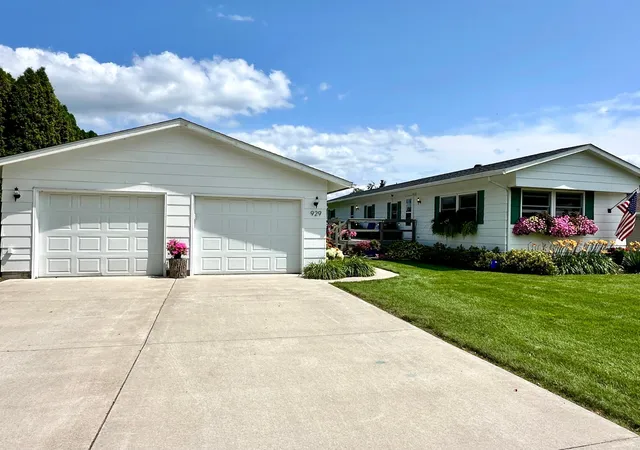 image of 929 W Iowa St, Lake City, MN 55041 | MLS# 7122722