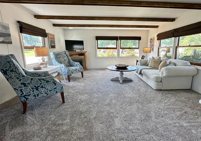 image of 929 W Iowa St, Lake City, MN 55041 | MLS# 7122722
