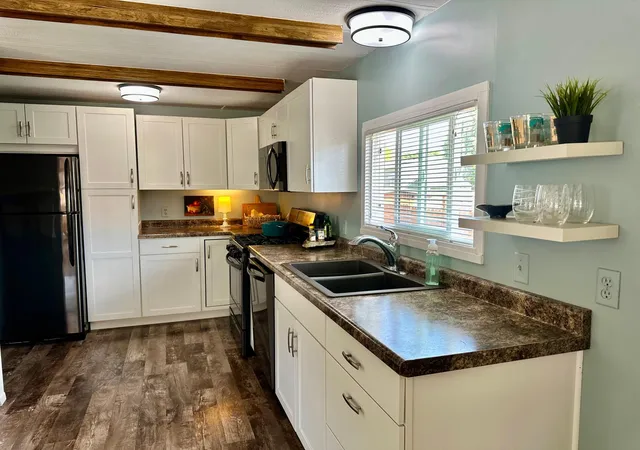 image of 929 W Iowa St, Lake City, MN 55041 | MLS# 7122722