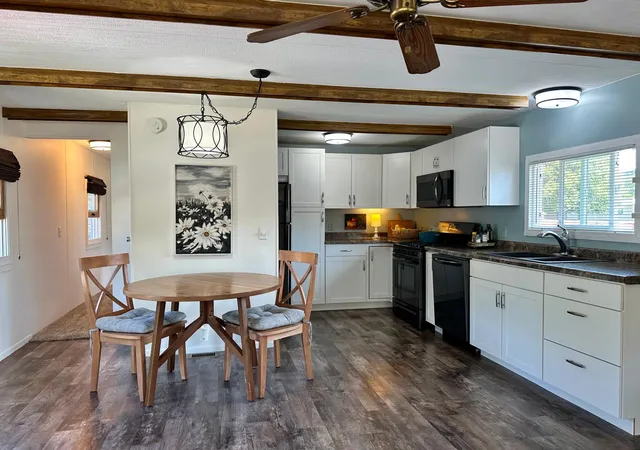 image of 929 W Iowa St, Lake City, MN 55041 | MLS# 7122722