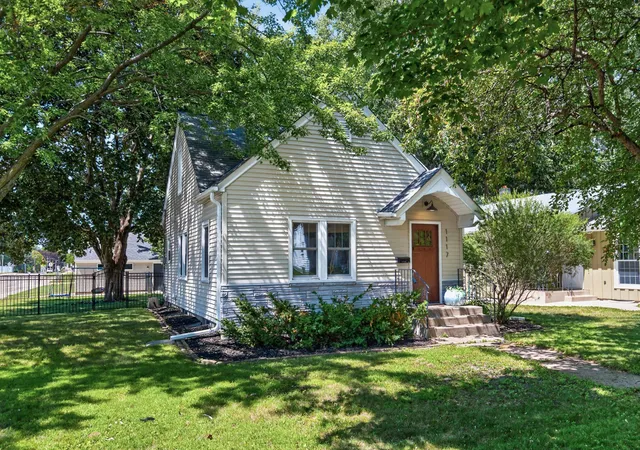 1st image of 1117 Stryker Ave, Saint Paul, MN 55118 | MLS# 7122733