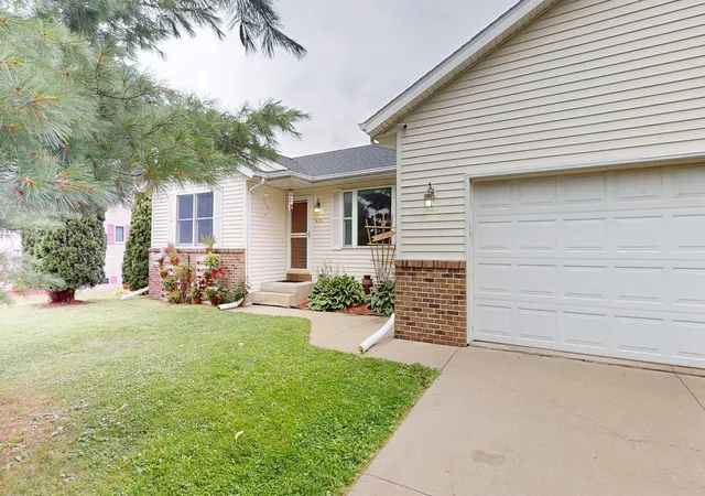 Single family home for sale at 635 NW 6th Street, Plainview, MN 55964 | MLS# 7122736