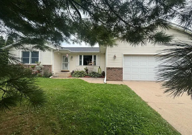 Photo 2 of Single family home for sale at 635 Nw 6th Street, Plainview, MN 55964 | MLS# 7122736 | Listing updated on 2026-10-21