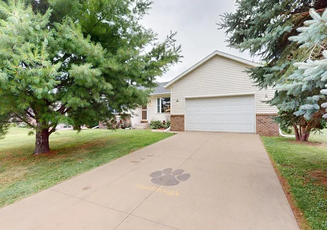 Photo 3 of Single family home for sale at 635 Nw 6th Street, Plainview, MN 55964 | MLS# 7122736 | Listing updated on 2026-10-21