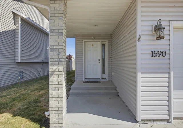 3rd image of 1590 35Th Ave S, Moorhead, MN 56560 | MLS# 7122744
