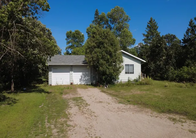 Photo 3 of Single family home for sale at 2134 County Rd 1 NW, Evansville, MN 56326 | MLS# 7122750 | Listing updated on 2026-10-05