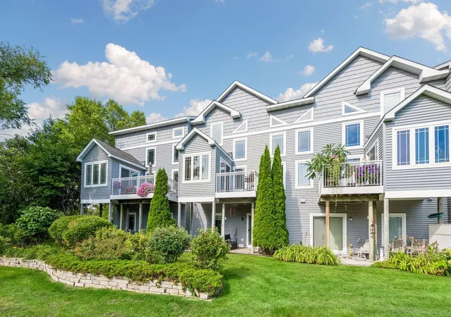Photo 3 of Sale Pending at 2703 Spy Glass Dr, Chaska, MN 55318 | MLS# 7122773 | Listing updated on 2026-08-25