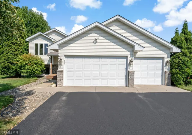 2nd image of 14690 Glenbrook Ave N, Hugo, MN 55038 | MLS# 7122789
