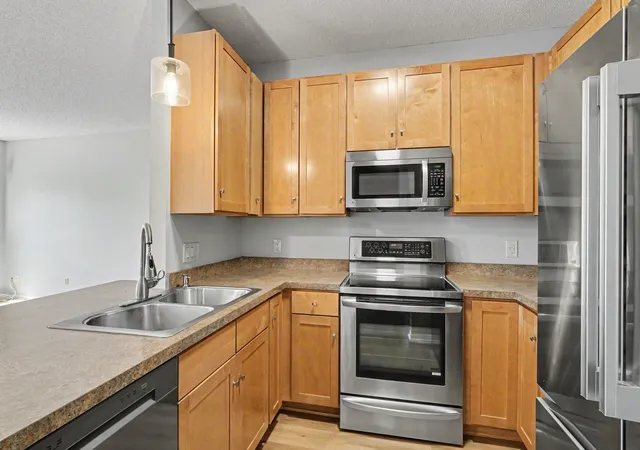 Photo 3 of Single family home for sale at 679 Woodduck Dr #H, Saint Paul, MN 55125 | MLS# 7122791 | Listing updated on 2026-09-24
