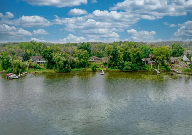 Photo 4 of Single family home for sale at 25253 W Comfort Dr, Forest Lake, MN 55025 | MLS# 7122795 | Listing updated on 2026-09-17