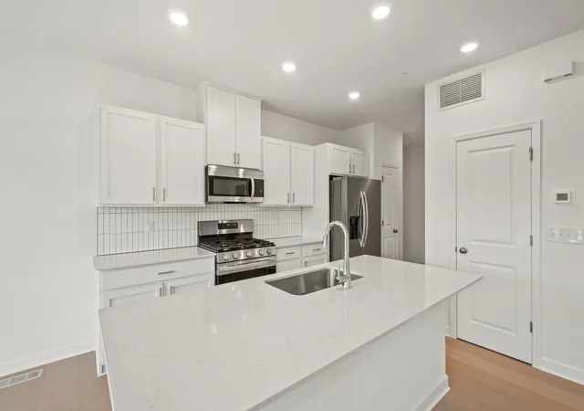 2nd image of 3485 Trails End Cir, Saint Paul, MN 55123 | MLS# 7122867