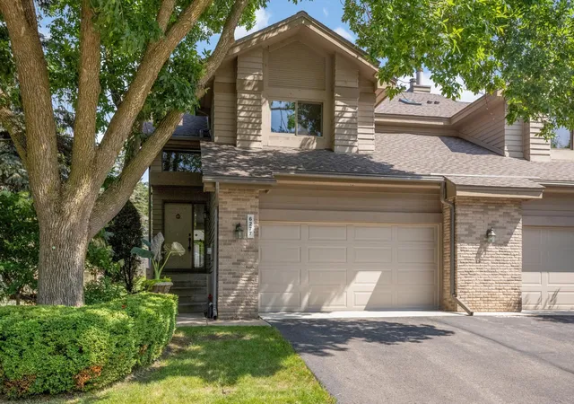 1st image of 6277 Sequoia Cir, Eden Prairie, MN 55346 | MLS# 7122869