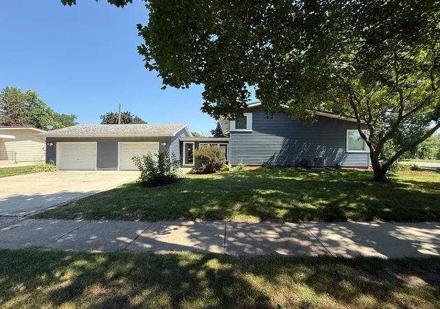 Photo 2 of Single family home for sale at 1103 8 1/2 St Se, Rochester, MN 55904 | MLS# 7122891 | Listing updated on 2026-08-07