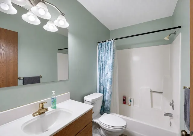 2nd image of 990 Kensington Trl, Eagan, MN 55123