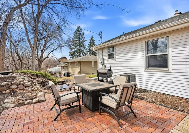 Photo 2 of Single family home for sale at 4015 Wayzata Blvd, Minneapolis, MN 55416 | MLS# 7122897 | Listing updated on 2026-08-07