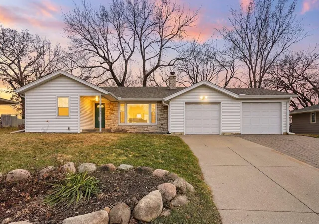 Photo 3 of Single family home for sale at 4015 Wayzata Blvd, Minneapolis, MN 55416 | MLS# 7122897 | Listing updated on 2026-08-07