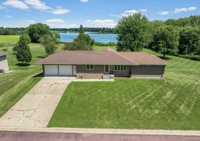 1st image of 326 Fox Lake Ave, Sherburn, MN 56171 | MLS# 7122925