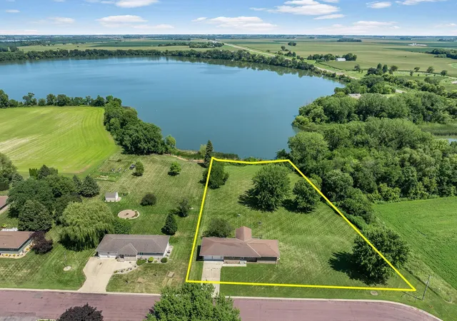 Photo 3 of Single family home for sale at 326 Fox Lake Ave, Sherburn, MN 56171 | MLS# 7122925 | Listing updated on 2026-09-21