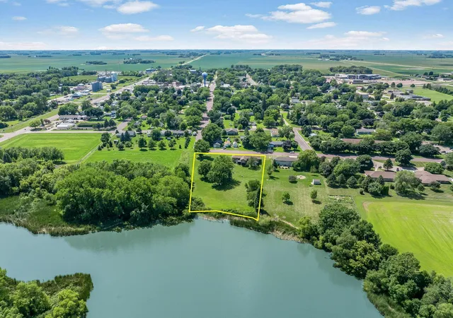 Photo 3 of Single family home for sale at 326 Fox Lake Ave, Sherburn, MN 56171 | MLS# 7122925 | Listing updated on 2026-10-22
