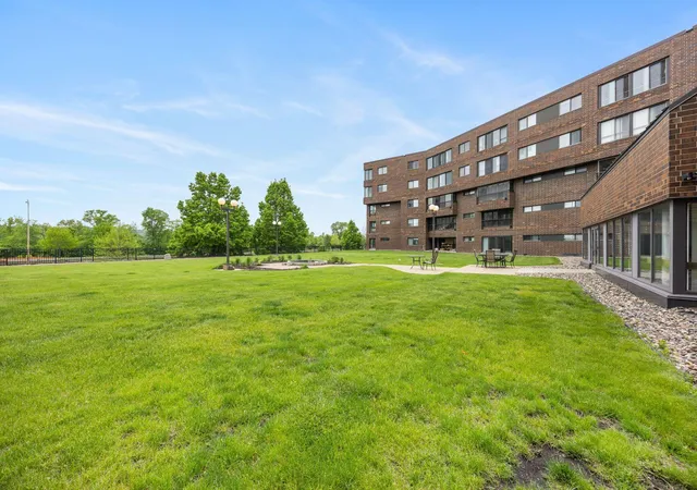 2nd image of 2275 Youngman Ave, Saint Paul, MN 55116