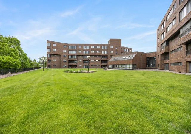 Photo 4 of Condo for sale at 2275 Youngman Ave #106W, Saint Paul, MN 55116 | MLS# 7122942 | Listing updated on 2026-10-08