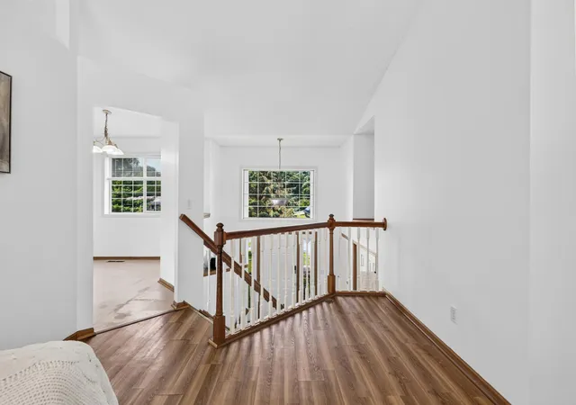 Photo 4 of Sale Pending at 1911 Queens Dr, Saint Paul, MN 55125 | MLS# 7122943 | Listing updated on 2026-08-31