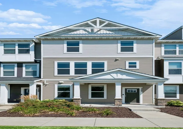 3rd image of 5202 Hampton St Ne, Prior Lake, MN 55372 | MLS# 7122945