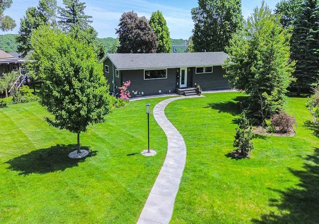 2nd image of 1319 3rd Ave S, Stillwater, MN 55082 | MLS# 7122962