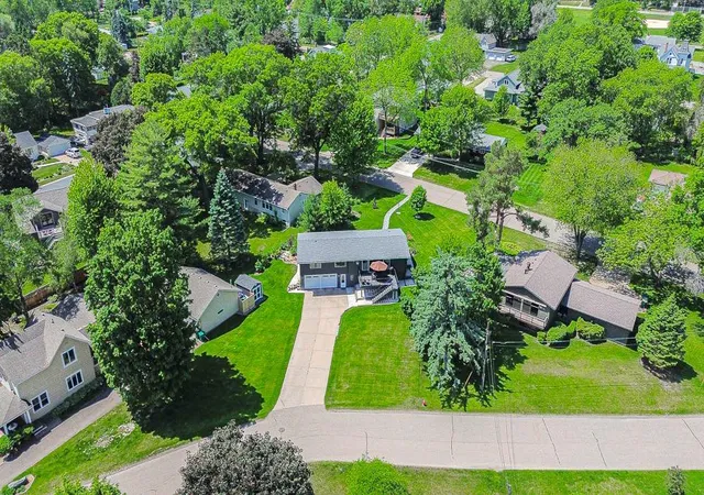 3rd image of 1319 3Rd Ave S, Stillwater, MN 55082 | MLS# 7122962