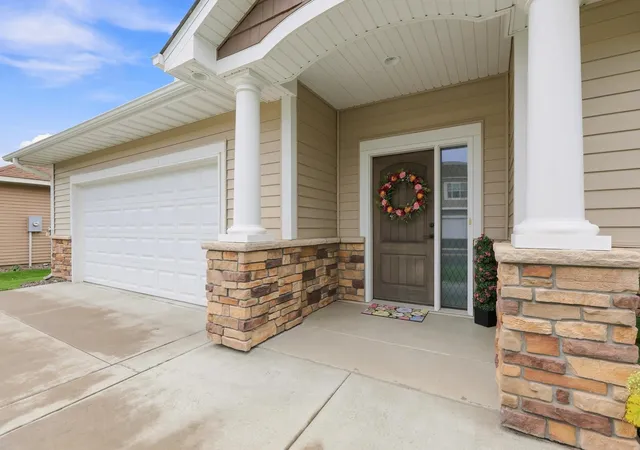 2nd image of 7170 Queens Ct Ne, Elk River, MN 55330 | MLS# 7122964