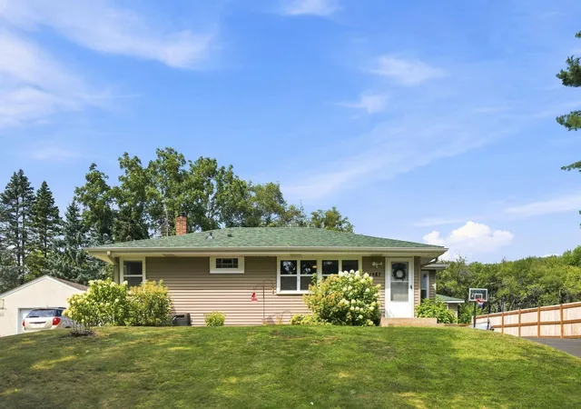 2nd image of 1587 Sextant Ave E, Maplewood, MN 55109 | MLS# 7122990