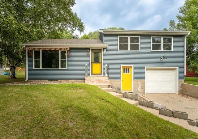 Photo 3 of Single family home for sale at 308 Fingal Dr, Alexandria, MN 56308 | MLS# 7123012 | Listing updated on 2026-10-01