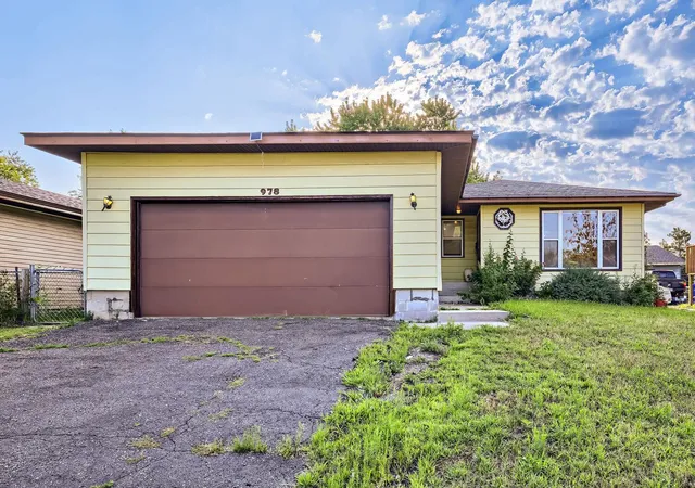 Photo 1 of Sale Pending at 978 Western Ave N, Saint Paul, MN 55117 | MLS# 7123014 | Listing updated on 2026-08-24