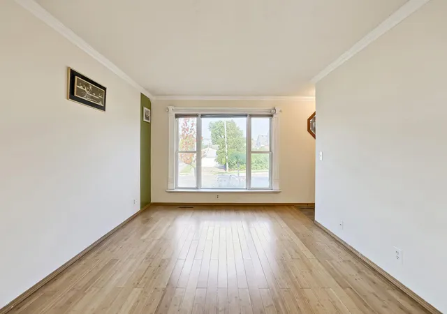 Photo 2 of Sale Pending at 978 Western Ave N, Saint Paul, MN 55117 | MLS# 7123014 | Listing updated on 2026-08-24
