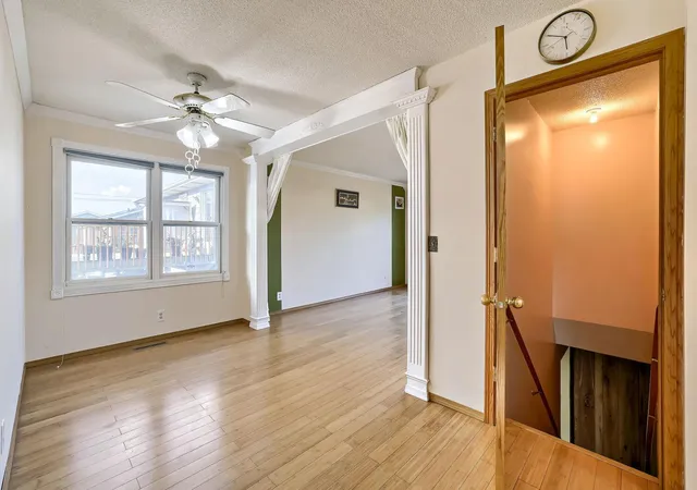 Photo 3 of Sale Pending at 978 Western Ave N, Saint Paul, MN 55117 | MLS# 7123014 | Listing updated on 2026-08-24
