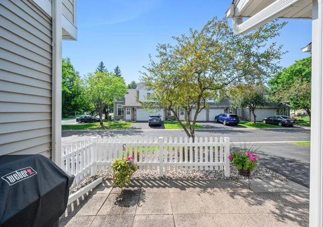 2nd image of 15030 Dunwood Trl, Apple Valley, MN 55124 | MLS# 7123022